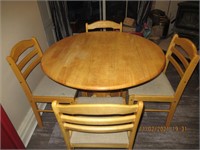 41 " Round Folddown  Pedestool Table / 4 chairs