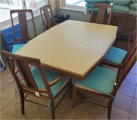Dining table and 6 chairs. 60"×42"