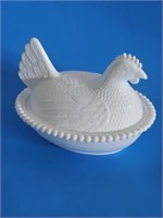 VTG MILK WHITE GLASS HEN ON A NEST-GOOD SHAPE