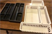 2 Compartment trays & 4 baskets