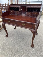 SOLID MAHOGANY CHIPPENDALE LADIES WRITING DESK