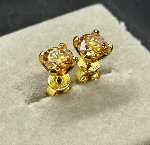 1.0 ct Moissanite Earrings 18kt Gold & Silver NIB