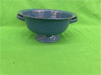 Vintage granite ware colander