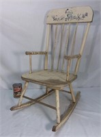 Chaise bercante en bois pour enfant