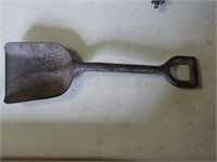 vintage child's 12" shovel