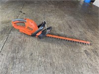 BLACK & DECKER HEDGE TRIMMER