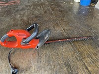 BLACK & DECKER HEDGE TRIMMER