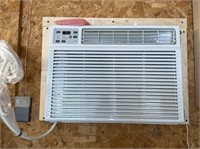 GE Window Air Conditioning Unit with Remote
