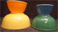 (4) Pyrex Nesting / Mixing Glass Bowls