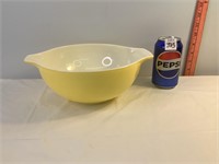 Pyrex Yellow Mixing Bowl 2.5 Quart