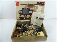 Vintage AMT Mack R685ST Semi Truck Kit in Box