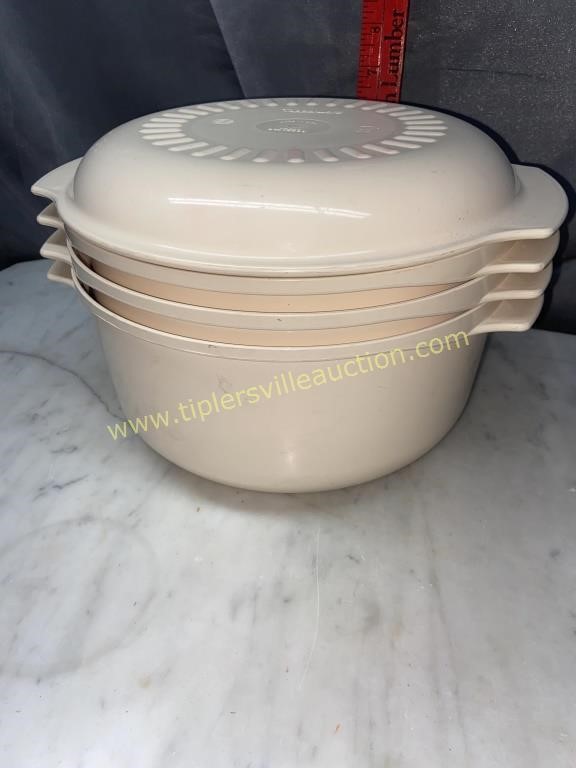 Tupperware nesting bowls