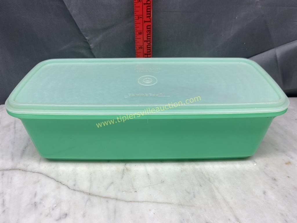 Green Tupperware with lid