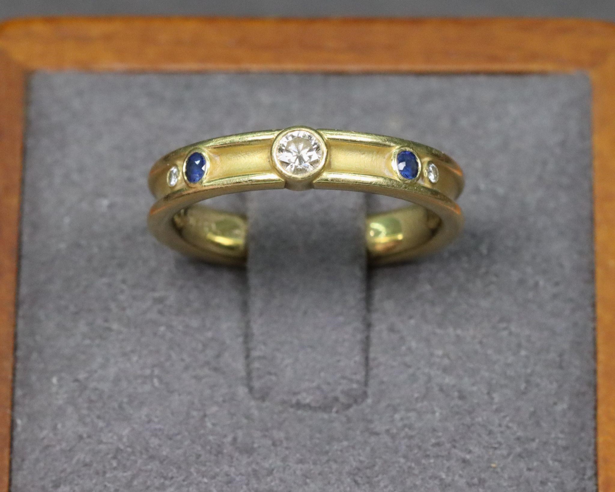 18K Yellow Gold Diamond & Sapphire Ring