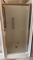 Single shower with door