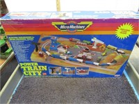 MICROMACHINES POWER TRAIN CITY SET