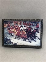 Winter outing lacquer trinket box