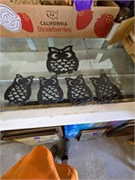 Metal owl trivets