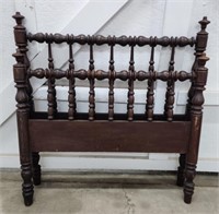 (F) Antique Twin Sized Wood Spool Bed