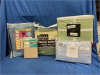 1 LOT ( 4 ) ASSORTED BEDDING ITEMS INCLUDING: (1)