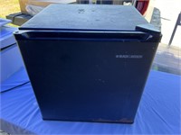 BLACK & DECKER MINI FRIDGE (WORKING)