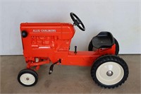 ALLIS-CHALMERS D17 PEDAL TRACTOR