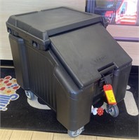 Cambro Portable Draining Ice Chest, 30x24x30in