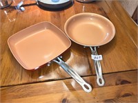 SQUARE AND ROUND SKILLET