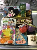 2 TRAY LOT OF VINTAGE GAMES, MICKEY MOUSE RADIO