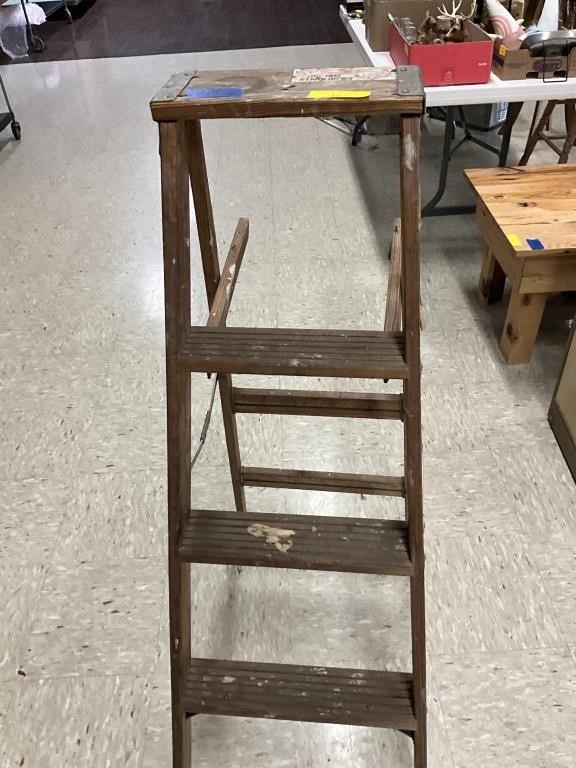 3 step wooden ladder