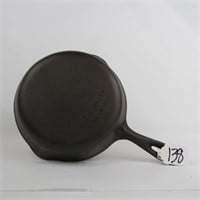 UNMARKED WAGNER #5 CAST IRON SKILLET
