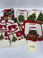 NWT Christmas Tree Kitchen Towels Oven Mitts