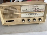 Vintage Panasonic am/fm radio. Garage