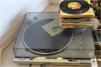 VINTAGE TURN TABLE AND 45 RECORDS