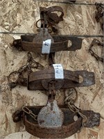 Lot of 4 hunting traps. Different sizes.