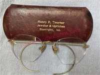 Old gents spectacles in Bloomington case
