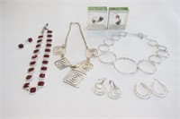 Costume Jewellery Necklace & Earring Set w Charms