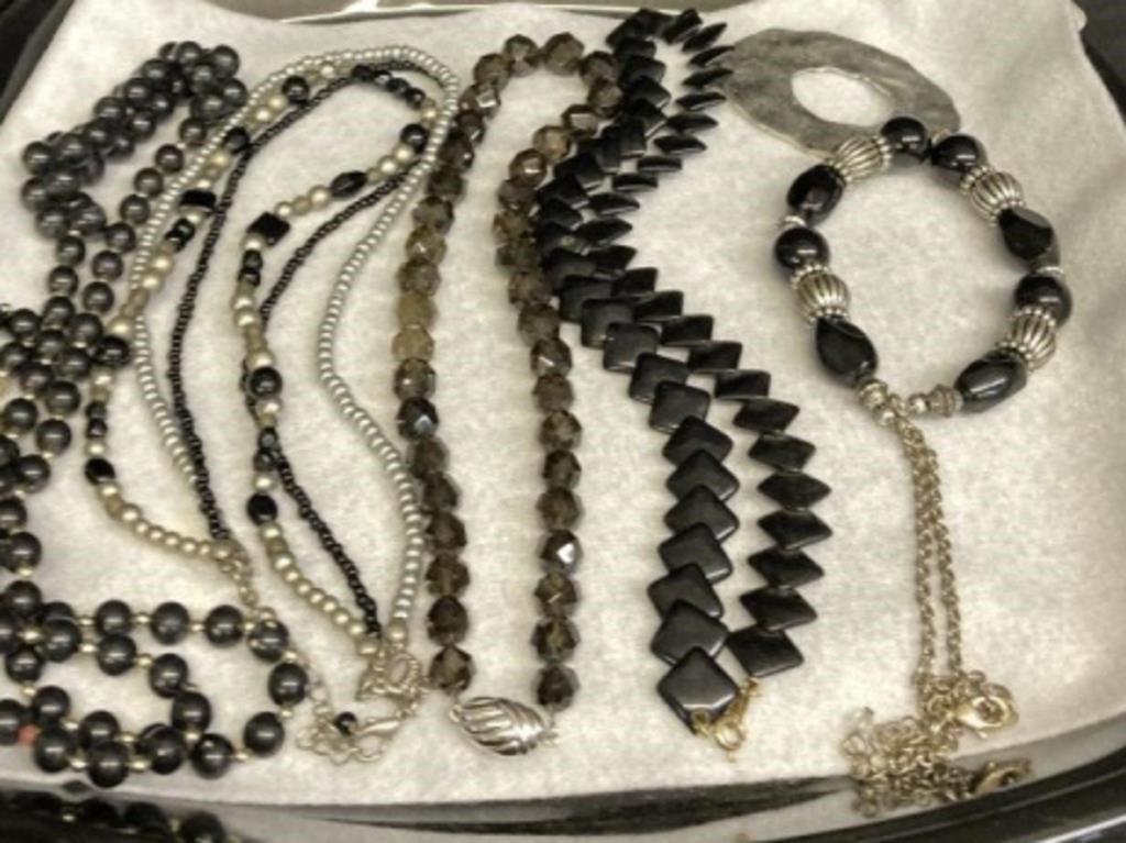 'CLASSIC BLACK' JEWELRY MIX