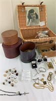 Assorted jewelry - antique/vintage/gold/costume