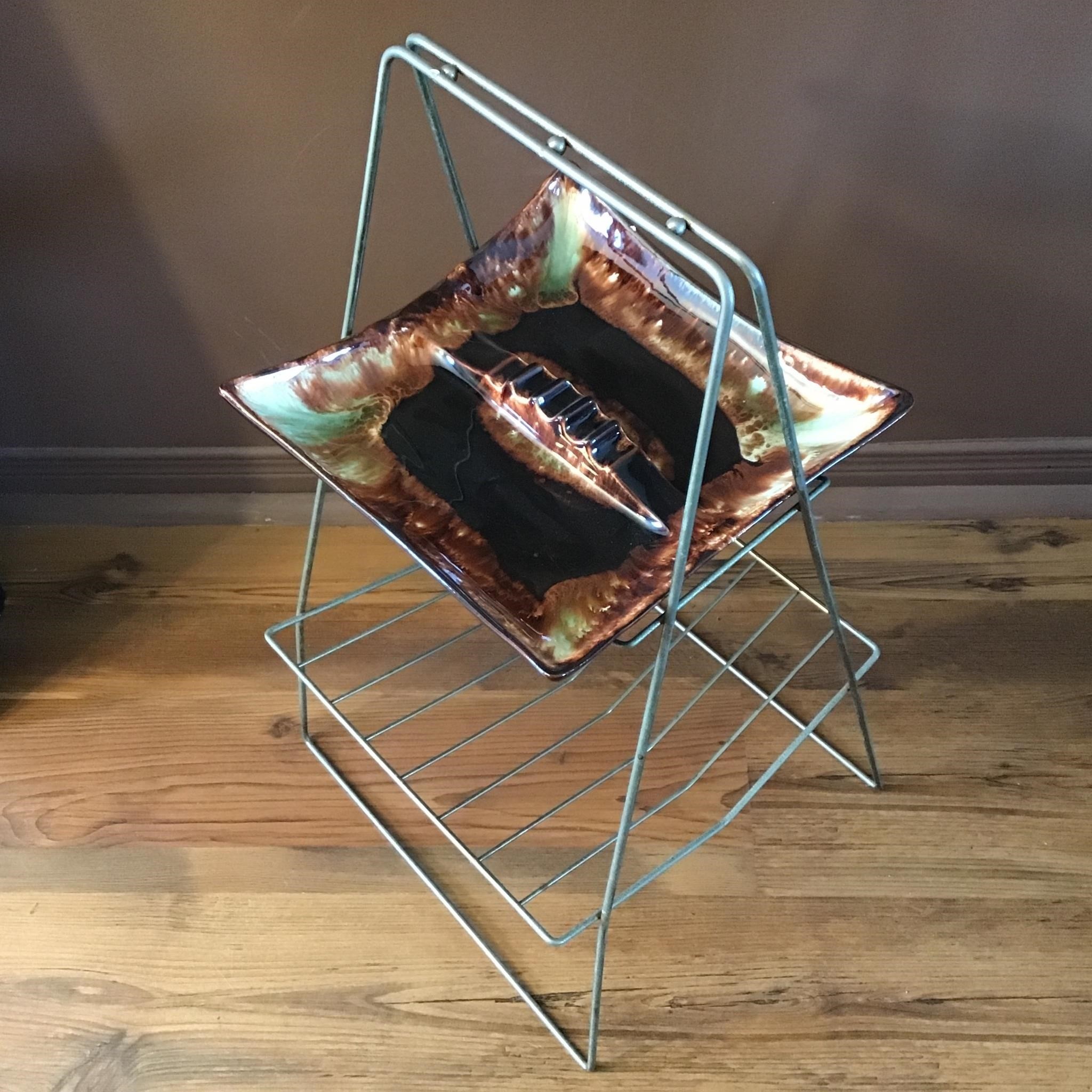 MAGAZINE RACK WITH ASHTRAY VINTAGE