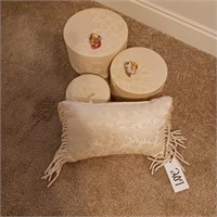 HAT BOX, CREAM PILLOW