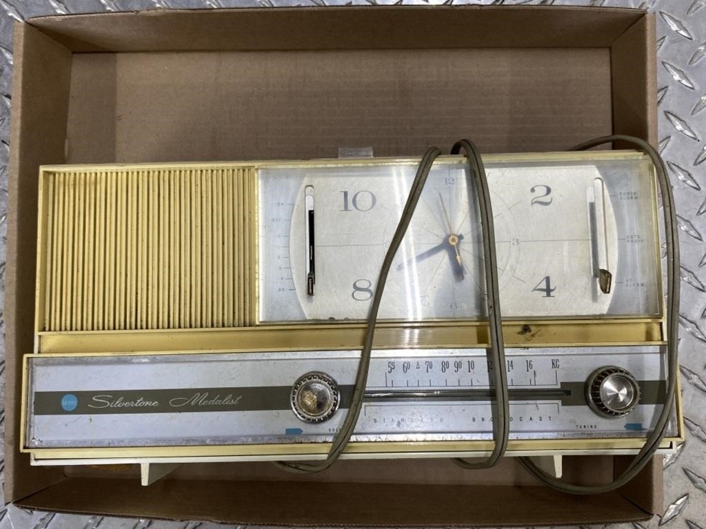 Silvertone Medalist Radio Alarm Clock, 14x7in