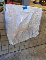Linen in bag (shop)