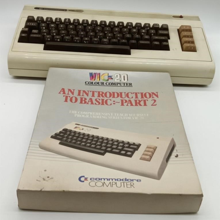 (JL) Vintage Commodore. VIC 20 Computer Key Board