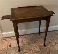 Queen Anne Tea Table w/Pull Out Candle Slides