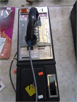 25 CENT PAY PHONE W/ KEYS -- WORKING