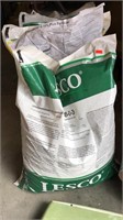 Lesco 18-0-3 50lb bag of fertilizer