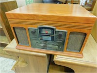 Crosley am/fm radio, CD player & phonograph