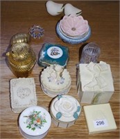 Quantity of small trinket boxes