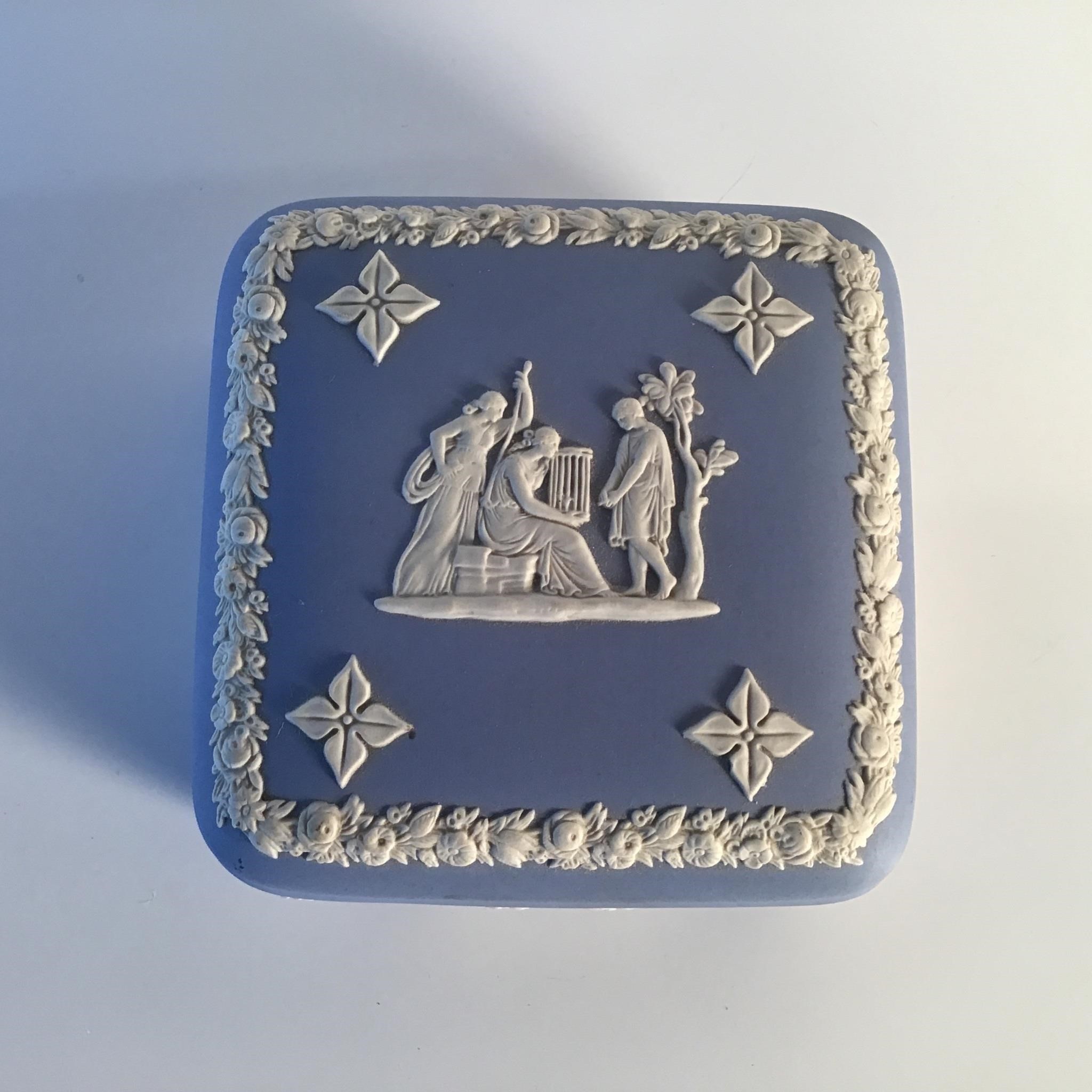 WEDGWOOD JASPERWARE POTTERY BOX ENGLAND